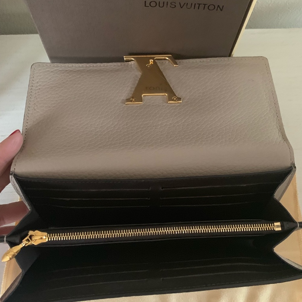 Wallet - Picture 4 of 5